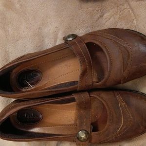 Clark's Mary Jane velcro flats